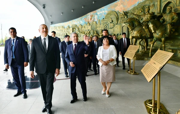 Prezident İlham Əliyev Daşkənddə Müstəqillik abidəsini ziyarət edib - FOTO - YENİLƏNİB