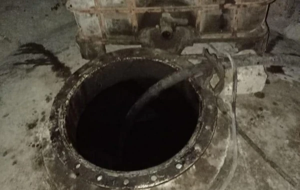 Bakının Xəzər rayonunda neft oğruları peyda olub - FOTO