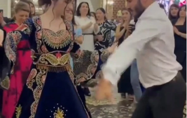 Azərbaycanlı müğənni duet ortağının bacısı ilə evlənib - FOTO/VİDEO