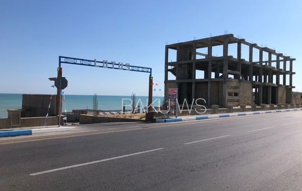 İcra Hakimiyyəti səki düzəltdi, restoran qabağına plakat qoydu - FOTO