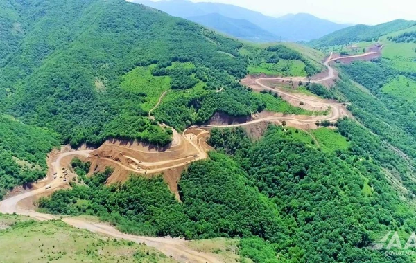 Laçın şəhərindən yan keçən yeni avtomobil yolunun asfaltlanmasına başlanılıb - FOTO