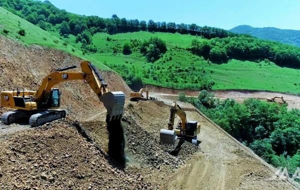 Laçın şəhərindən yan keçən yeni avtomobil yolunun asfaltlanmasına başlanılıb - FOTO
