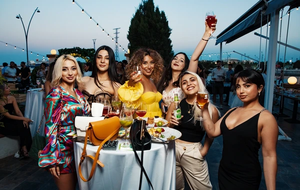 SOMERSBY - Danimarka üslubunda yay şəkilləri! - FOTO