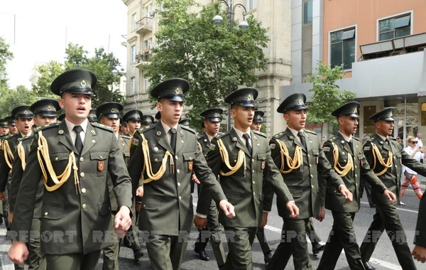 В Баку начались марши военных оркестров по случаю Дня Вооруженных сил - ФОТО