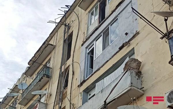 Gürcüstanda azərbaycanlıların sıx yaşadığı ərazidə binanın eyvanı uçdu, bir nəfər öldü - FOTO