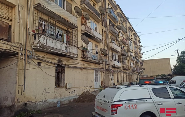 Gürcüstanda azərbaycanlıların sıx yaşadığı ərazidə binanın eyvanı uçdu, bir nəfər öldü - FOTO