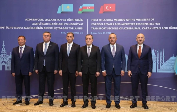 Bakıda Azərbaycan, Türkiyə və Qazaxıstan xarici işlər və nəqliyyat nazirlərinin üçtərəfli görüşü keçirilir - FOTO/VİDEO