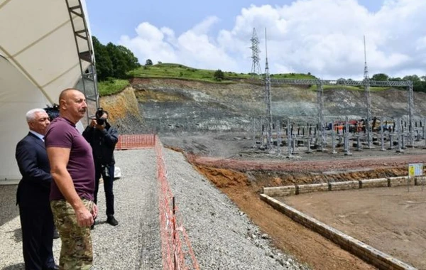 İlham Əliyev Laçında “Qorçu” elektrik yarımstansiyasında görülən işlərlə tanış olub - FOTO