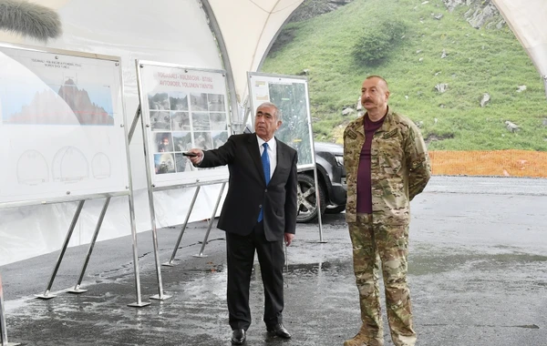 Президент Азербайджана ознакомился со строительством автодороги Тоганалы - Кяльбаджар - ФОТО