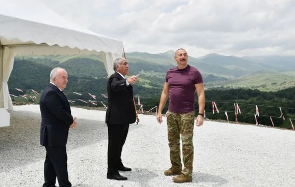 İlham Əliyev Laçın Beynəlxalq Hava Limanının tikintisi ilə tanış olub - FOTO