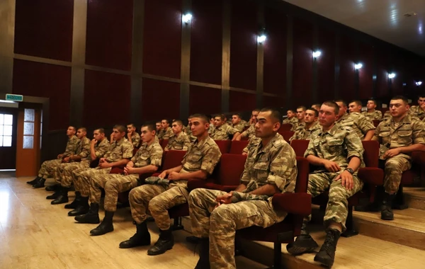 Gənclər Əlahiddə Ümumqoşun Ordunun hərbi hissəsində olublar - FOTO