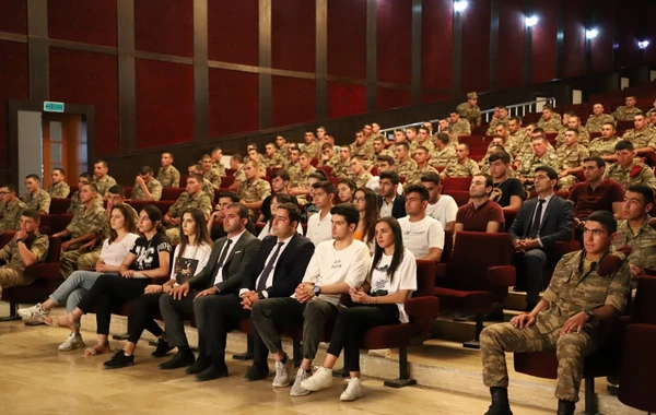 Gənclər Əlahiddə Ümumqoşun Ordunun hərbi hissəsində olublar - FOTO