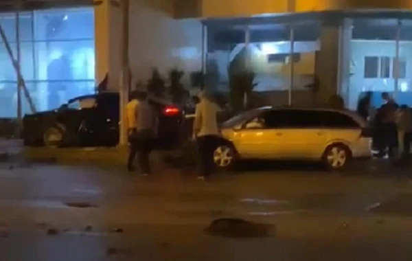 Bakıda ağır qəza: İki avtomobil toqquşdu - VİDEO