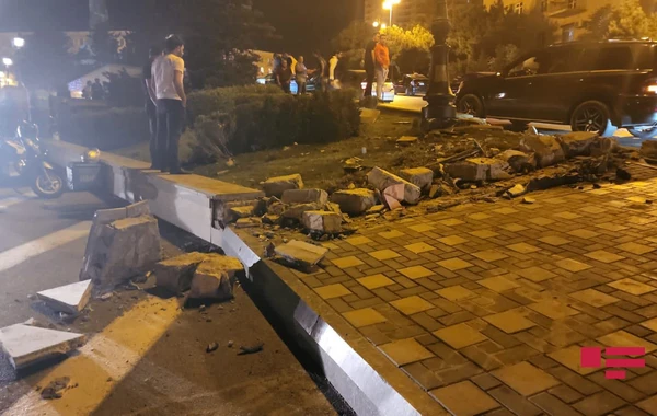 Bakıda avtomobil park ərazisinə aşıb - FOTO