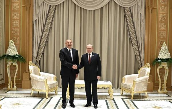 Prezident İlham Əliyev Aşqabadda Vladimir Putin ilə görüşüb - YENİLƏNİB