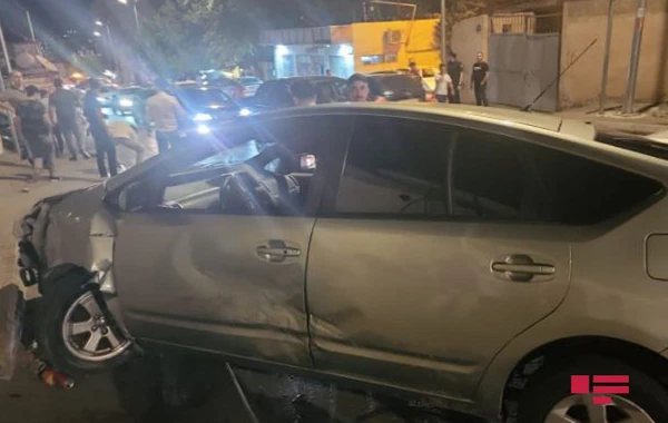 В Баку столкнулись 4 автомобиля, есть пострадавшие - ВИДЕО