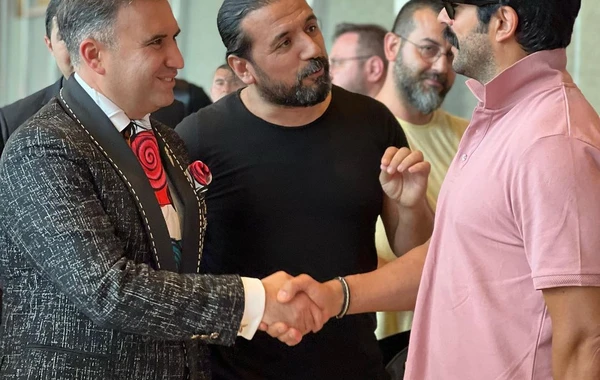 Burak Özçivit Bakıda - FOTO