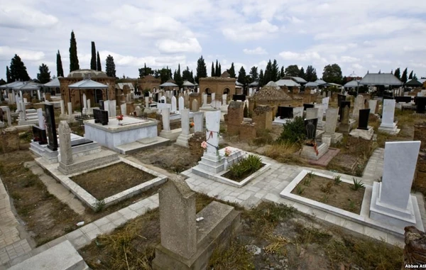 Azərbaycanda DƏHŞƏT: qəbiristanlıqda kəsilmiş insan ayağı tapıldı