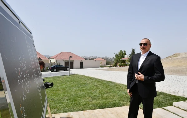 Prezident İlham Əliyev Ramana qəsəbəsində görülən abadlıq işləri ilə tanış olub - FOTO