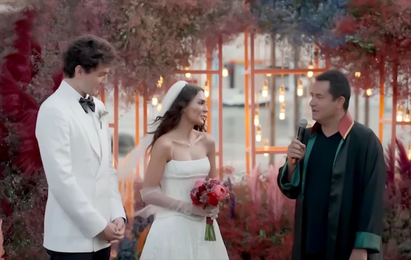 Acun Ilıcalı məşhur cütlüyün nikah məmuru oldu - VİDEO