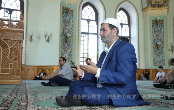 "Təzəpir" məscidində bayram namazı qılınıb - FOTO