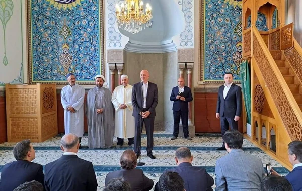 İrakli Qaribaşvili Tbilisi Cümə məscidində - FOTO