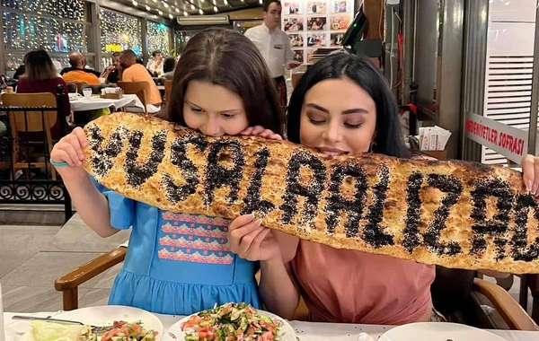Vüsalə Əlizadənin qızı Diləklə istirahətindən GÖRÜNTÜLƏR - FOTO