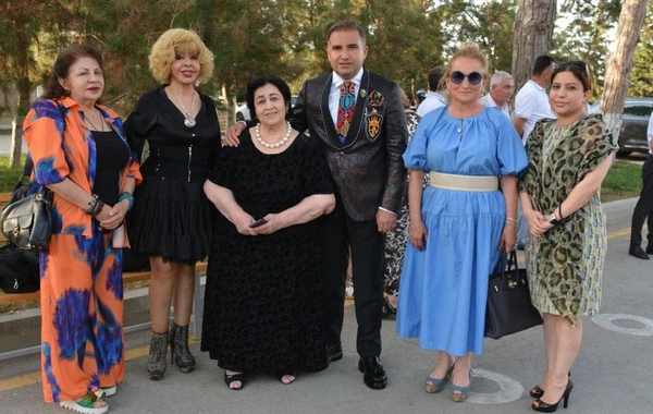 Nazir Bakıda internat məktəbindəki toyda rəqs etdi - FOTO/VİDEO
