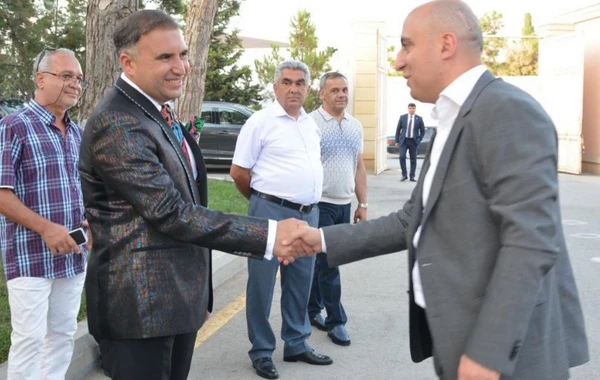 Nazir Bakıda internat məktəbindəki toyda rəqs etdi - FOTO/VİDEO