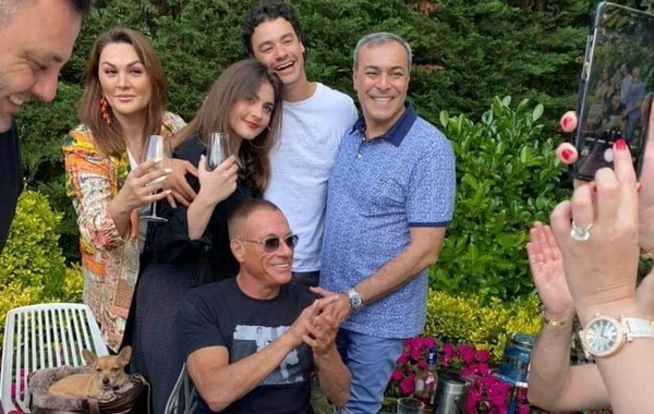 Сын Ван Дамма поздравил свою азербайджанскую тещу - ФОТО
