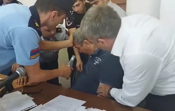 Erməni ictimai fəal məhkəmə zalındaca öldü - ANBAAN VİDEO