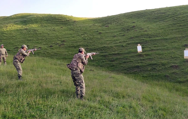 Hərbi vəzifəlilərin təlim toplanışı davam edir
