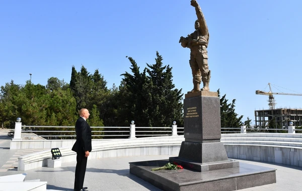 Глава государства посетил Аллею шехидов в Сумгайыте - ФОТО