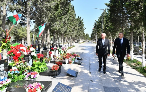 Глава государства посетил Аллею шехидов в Сумгайыте - ФОТО