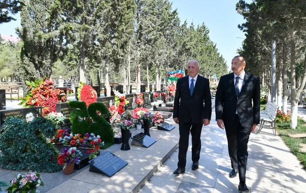 Глава государства посетил Аллею шехидов в Сумгайыте - ФОТО
