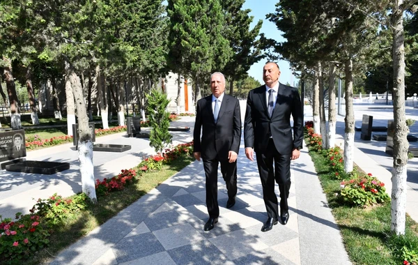 Глава государства посетил Аллею шехидов в Сумгайыте - ФОТО