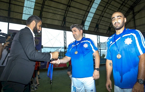 Protezlə təmin edilən qazilər futbol oynayıb - FOTO