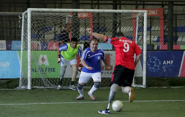 Protezlə təmin edilən qazilər futbol oynayıb - FOTO