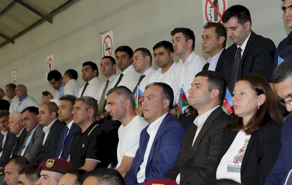 Protezlə təmin edilən qazilər futbol oynayıb - FOTO