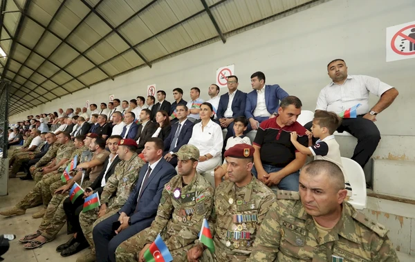 Protezlə təmin edilən qazilər futbol oynayıb - FOTO
