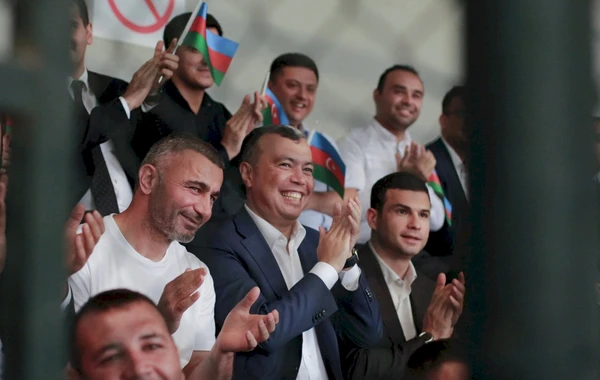 Protezlə təmin edilən qazilər futbol oynayıb - FOTO