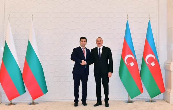 Prezident İlham Əliyevin Bolqarıstanın Baş naziri Kiril Petkov ilə təkbətək görüşü keçirilir