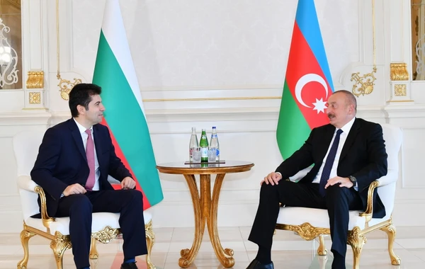 Prezident İlham Əliyevin Bolqarıstanın Baş naziri Kiril Petkov ilə təkbətək görüşü keçirilir