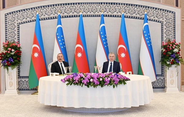 İlham Əliyev Şavkat Mirziyoyevi ad günü münasibətilə təbrik edib