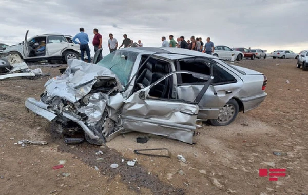 Sükan arxasında yuxulayan sürücü qəzaya səbəb oldu: Ölən var - FOTO