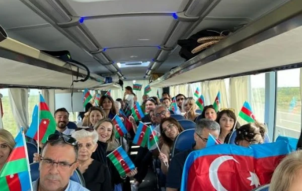 Diaspor nümayəndələrinin Şuşaya növbəti səfəri başlayıb