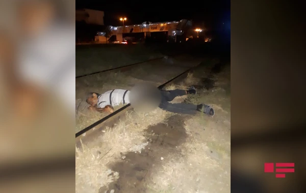 Страшная трагедия в Баку: мужчину надвое разрезало поездом - ФОТО