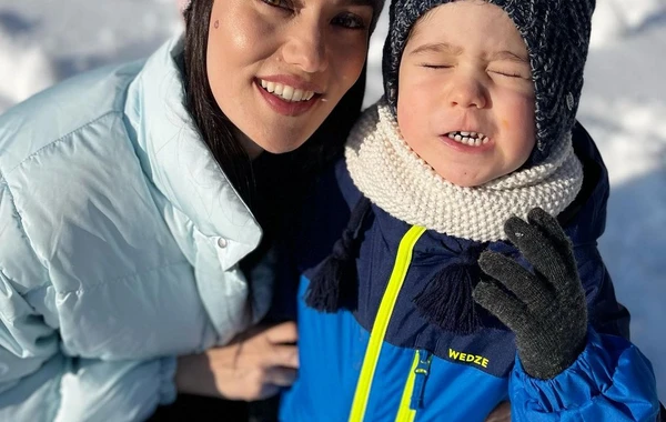 Fahriye Evcen oğluna görə RESTORANI TƏRK ETDİ - FOTO
