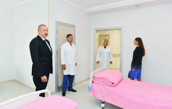 Ильхам Алиев и Мехрибан Алиева ознакомились с условиями, созданными в роддоме №2 в поселке Бакиханов - ФОТО