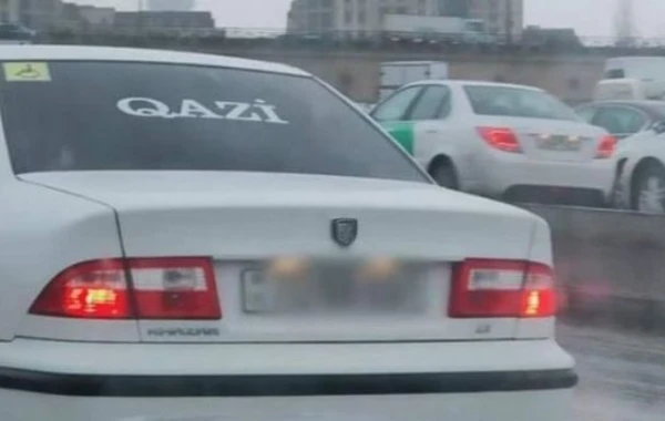 Вниманию водителей, наклеивающих на свои автомобили религиозные изречения и фото шехидов - ФОТО